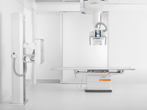 Das Bild zeigt das Röntgengerät Siemens Ysio Max  
