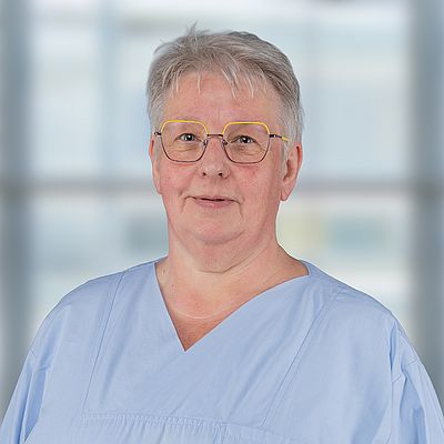 Regina Kuhn Das Bild zeigt ein Porträt von Regina Kuhn