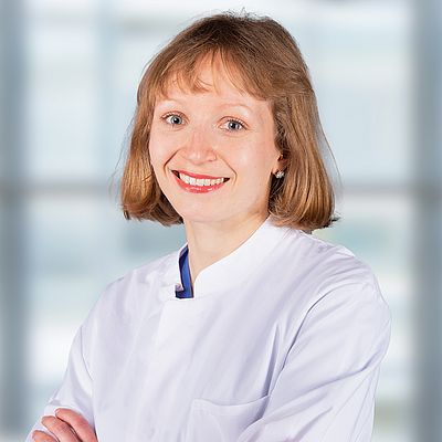 DR. MED. ANNA MARHÖFER