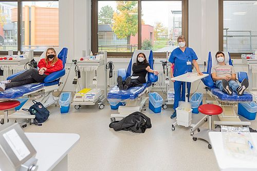 Bretten’s pupils visit the blood donation center in the Karlsruhe clinic