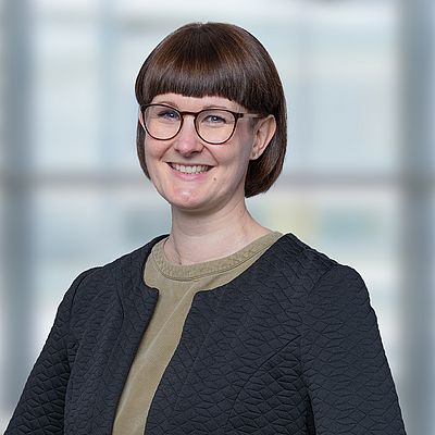 Das Bild zeigt ein Portrait von Verena Baumgart